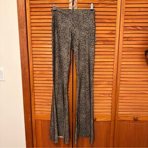 BNWT Free People FP Movement Snakeskin Python Print Workout Yoga Flare sz M L